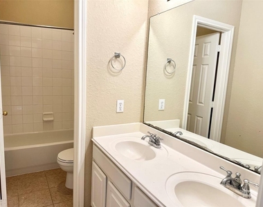 3723 Tumbling Falls Drive - Photo Thumbnail 17