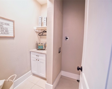 420 N Live Oak Street - Photo Thumbnail 15
