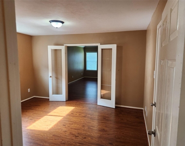 2 Signal Hill Drive - Photo Thumbnail 10
