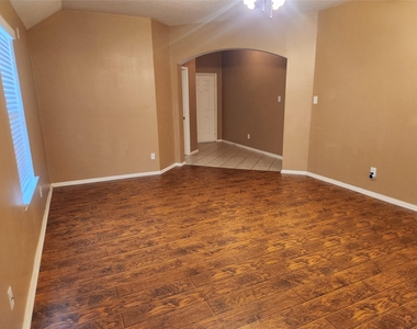2 Signal Hill Drive - Photo Thumbnail 4