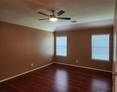 2 Signal Hill Drive - Photo Thumbnail 12