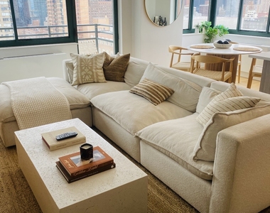 200 West 60th Street - Photo Thumbnail 9