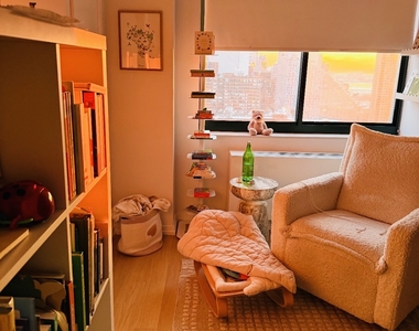 200 West 60th Street - Photo Thumbnail 4