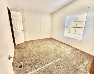 16487 Brittany Way - Photo Thumbnail 11