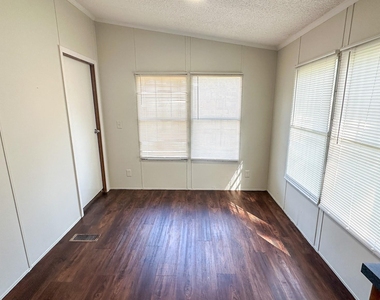 16487 Brittany Way - Photo Thumbnail 10