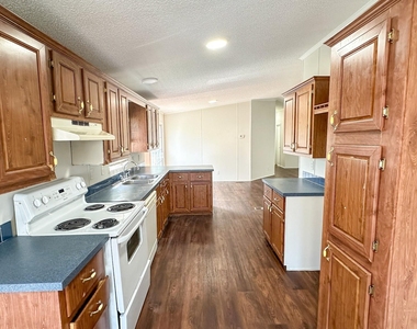 16487 Brittany Way - Photo Thumbnail 12