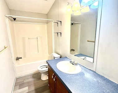 16487 Brittany Way - Photo Thumbnail 13