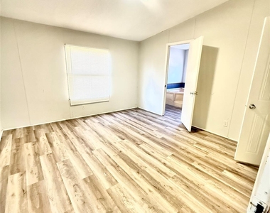 16487 Brittany Way - Photo Thumbnail 8