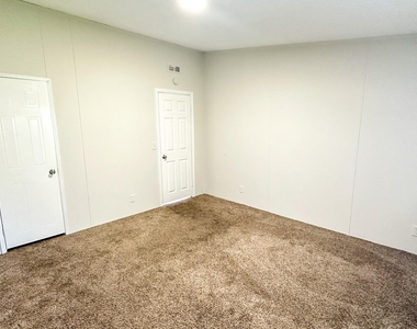 16487 Brittany Way - Photo Thumbnail 21