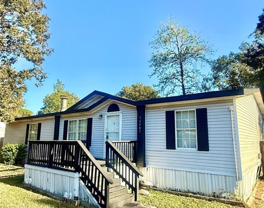 16487 Brittany Way - Photo Thumbnail 2