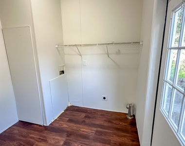 16487 Brittany Way - Photo Thumbnail 11