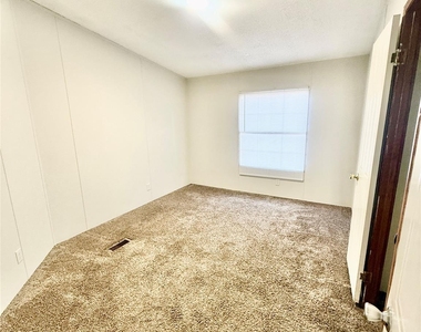 16487 Brittany Way - Photo Thumbnail 10