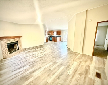16487 Brittany Way - Photo Thumbnail 4