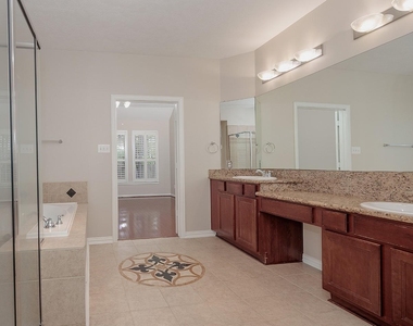 79 French Oaks - Photo Thumbnail 16