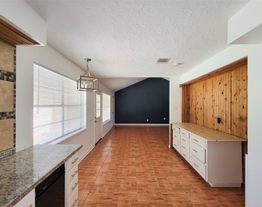 409 S Travis - Photo Thumbnail 13