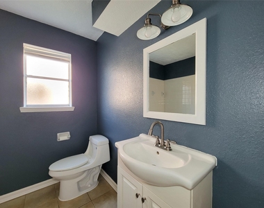 409 S Travis - Photo Thumbnail 28
