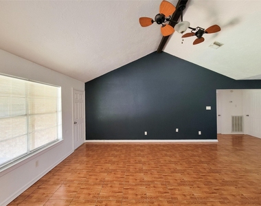 409 S Travis - Photo Thumbnail 16