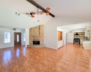 409 S Travis - Photo Thumbnail 5