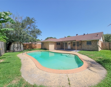 409 S Travis - Photo Thumbnail 33