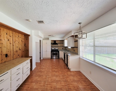 409 S Travis - Photo Thumbnail 9