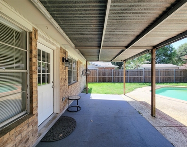 409 S Travis - Photo Thumbnail 30