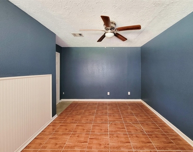 409 S Travis - Photo Thumbnail 17