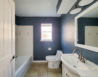 409 S Travis - Photo Thumbnail 27