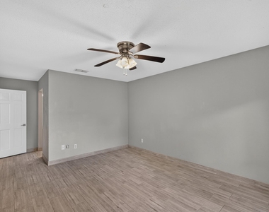 8318 Hot Springs Drive - Photo Thumbnail 18