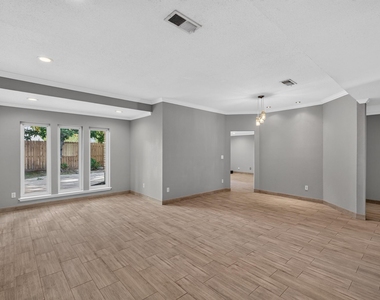 8318 Hot Springs Drive - Photo Thumbnail 4