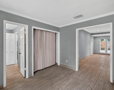 8318 Hot Springs Drive - Photo Thumbnail 16