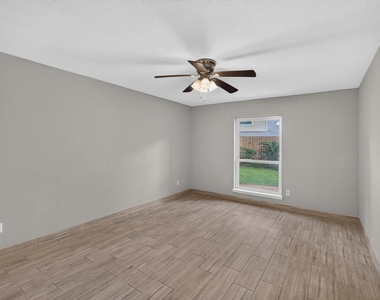 8318 Hot Springs Drive - Photo Thumbnail 17
