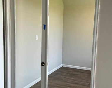 9707 Keeper Dr - Photo Thumbnail 9