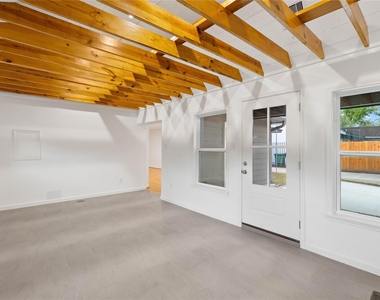 1422 Hewitt Drive - Photo Thumbnail 4