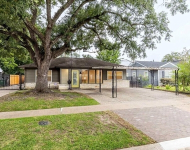 1422 Hewitt Drive - Photo Thumbnail 2