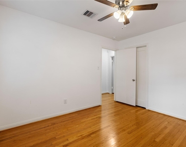 1422 Hewitt Drive - Photo Thumbnail 5