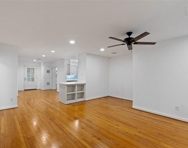 1422 Hewitt Drive - Photo Thumbnail 2
