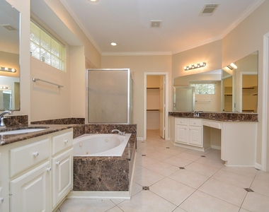 17415 Fountainview Circle - Photo Thumbnail 9