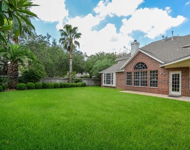 17415 Fountainview Circle - Photo Thumbnail 20