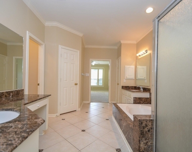 17415 Fountainview Circle - Photo Thumbnail 10