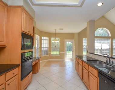 17415 Fountainview Circle - Photo Thumbnail 3
