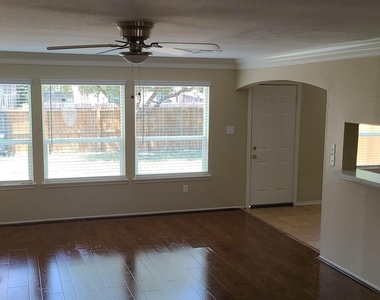 15514 Baxter Avenue - Photo Thumbnail 6