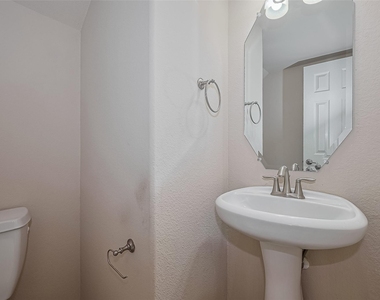 15 Wenoah Place - Photo Thumbnail 18