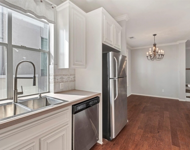 1508 Crocker Street - Photo Thumbnail 7