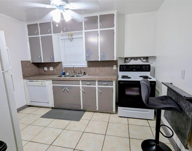 5903a Nancy Ann Street - Photo Thumbnail 4