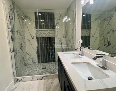 1119 Panama Street - Photo Thumbnail 12
