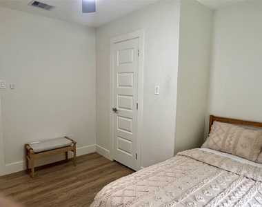 1119 Panama Street - Photo Thumbnail 14