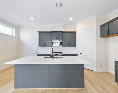 946 Judiway Street - Photo Thumbnail 7