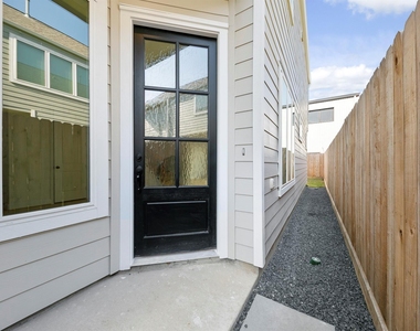 946 Judiway Street - Photo Thumbnail 3
