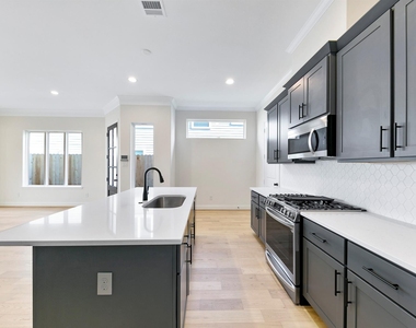 946 Judiway Street - Photo Thumbnail 9