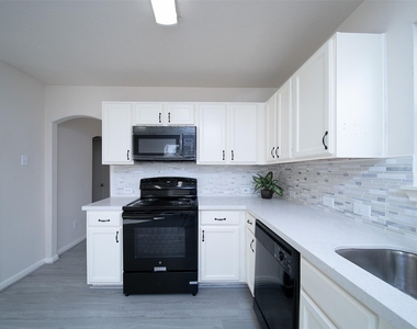 12934 Kingston Point Lane - Photo Thumbnail 8